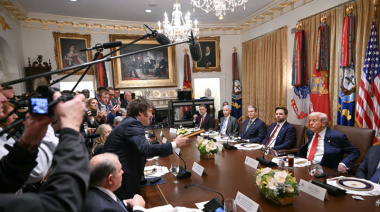 A una semana de las elecciones, Milei sólo puede mostrar su subordinación a Trump