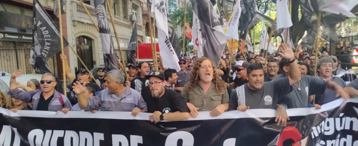 Movilización a Plaza de Mayo por la reapertura y reincorporación de todos los despedidos de FATE