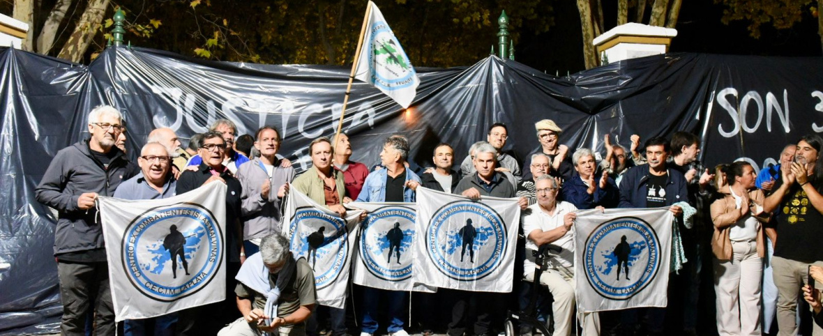 El CECIM junto al pueblo movilizado preservó el espacio de memoria en Plaza Malvinas