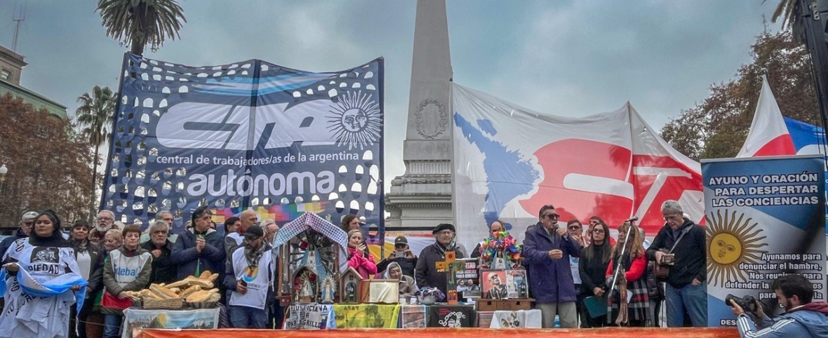 Movilización y acto en Plaza de Mayo junto a la Mesa Ecuménica 