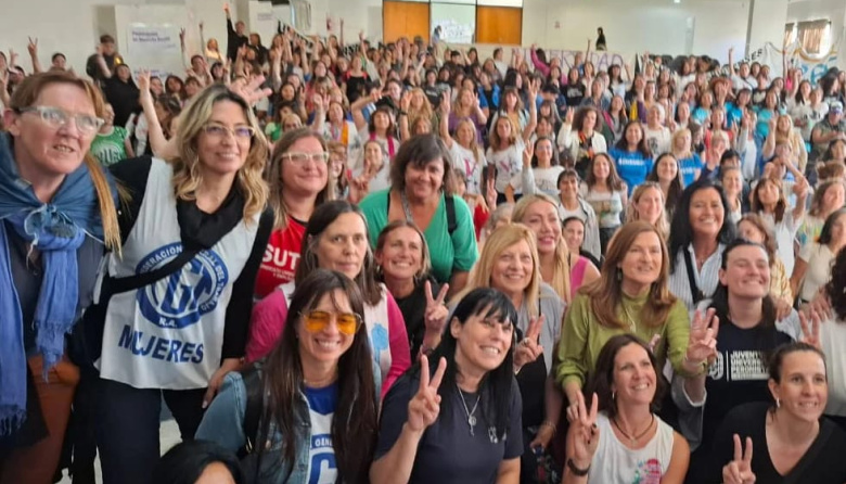 Multitudinario plenario de Mujeres y diversidades de la región capital