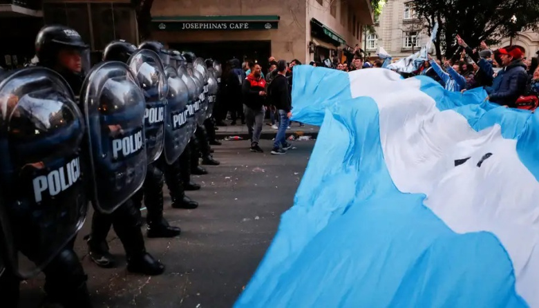 Acciones en defensa de la democracia en toda la provincia