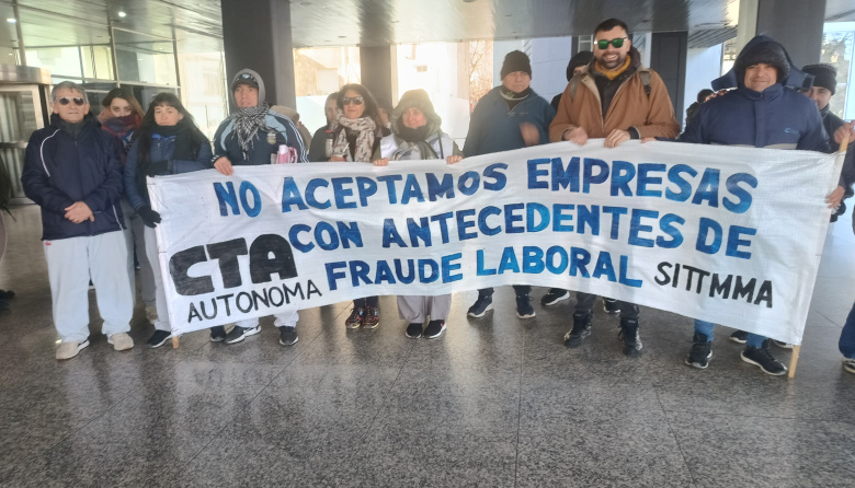 Trabajadores de maestranza se plantan contra la precarización laboral