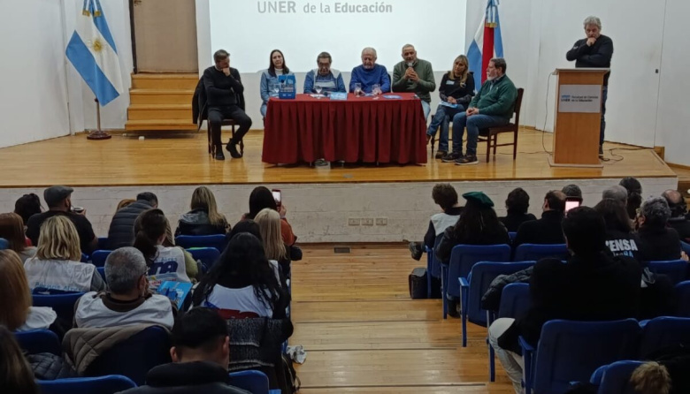 Se realizó en Paraná el Cabildo Abierto para Una Comunicación Democrática