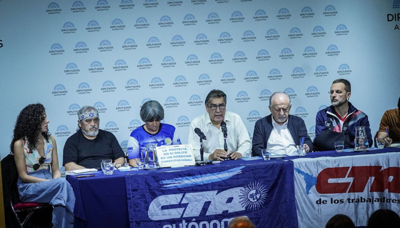 Las dos CTA denunciaron la criminalización de la protesta social