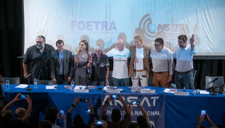 Masivo acto en FOETRA en defensa de la empresa estatal ARSAT