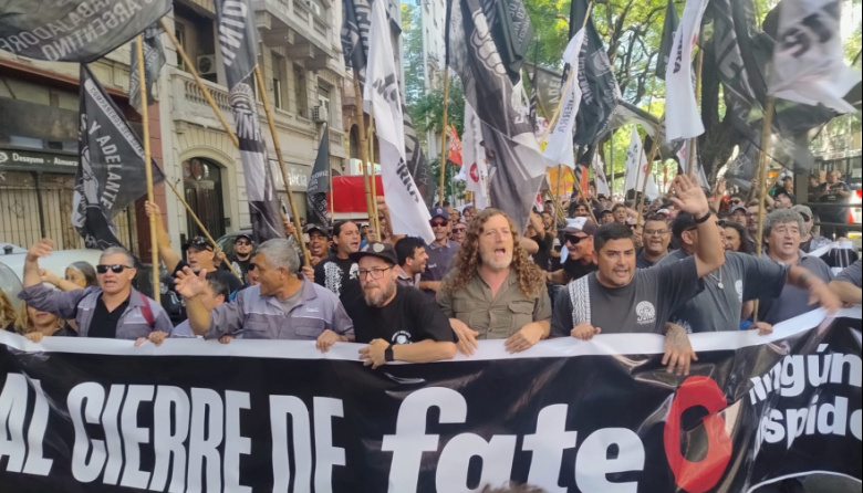 Movilización a Plaza de Mayo por la reapertura y reincorporación de todos los despedidos de FATE