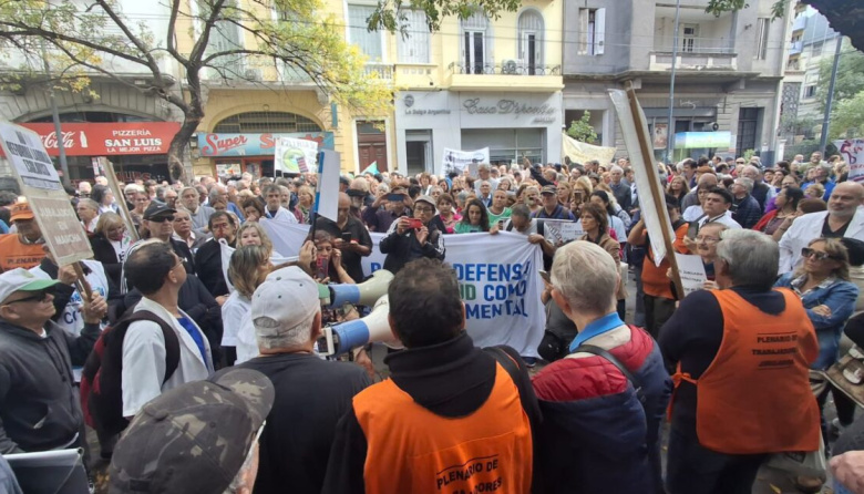 Jubilados de la CTA bonaerense acompañaron el reclamo de los trabajadores del PAMI