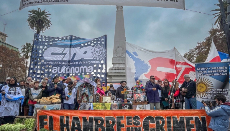 Movilización y acto en Plaza de Mayo junto a la Mesa Ecuménica 