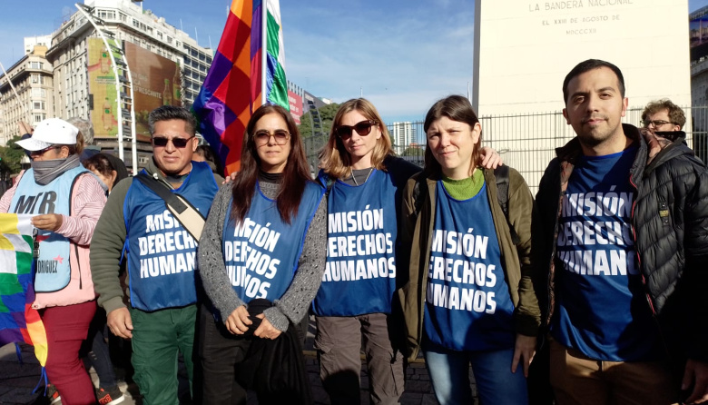 Movilización en repudio a la deportación de la Misión Humanitaria en Bolivia