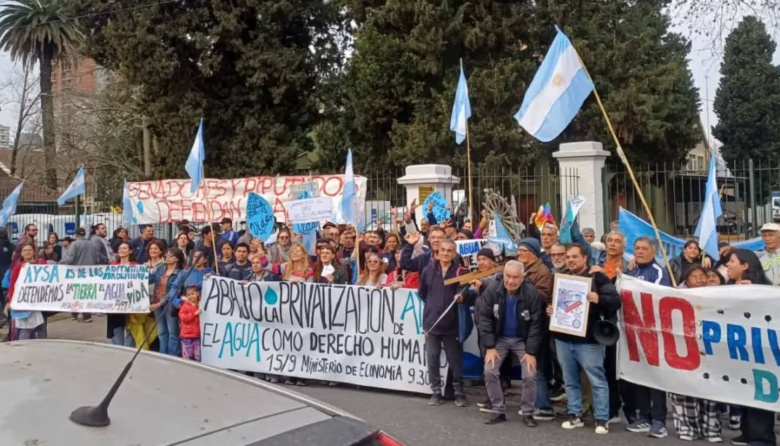 Organizaciones de Lomas de Zamora marcharon contra la privatización del agua