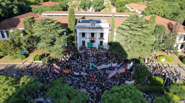 La CTA presente en el abrazo y pañuelazo en la ex ESMA contra los despidos