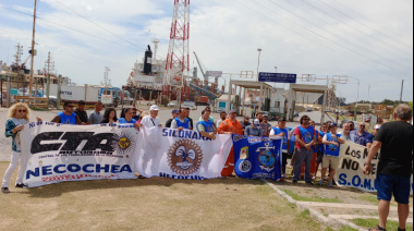 Manifestación frente al Puerto de Necochea contra la Ley de Cabotaje