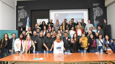 Acto de entrega de certificados de cursos de informática