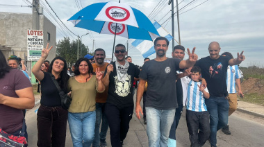 Banderazo de la comunidad contra la presencia de tropas norteamericanas