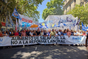 Multitudinaria marcha de las dos CTA y sindicatos de la CGT en rechazo a la Reforma Laboral