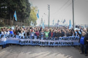 Multitudinaria movilización popular en defensa de la soberanía