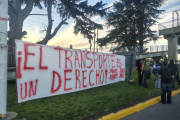Reclamo en la terminal de micros contra el recorte de servicios