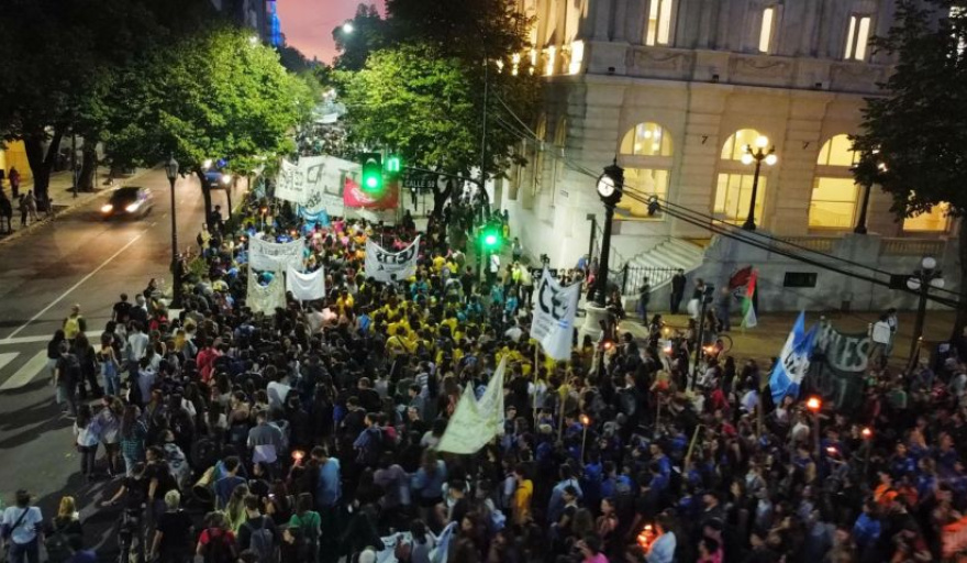 En unidad, las CTA marcharon en La Plata contra el ajuste a las universidades